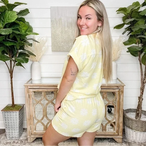 White Birch “It’s No Bother” Yellow with Daisies Terrycloth Button Down Shirt - Picture 2 of 7